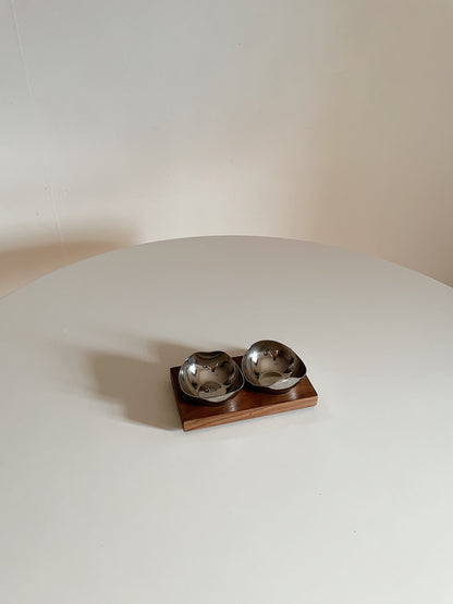 SILVER PINCH POTS IN WOOD BASE