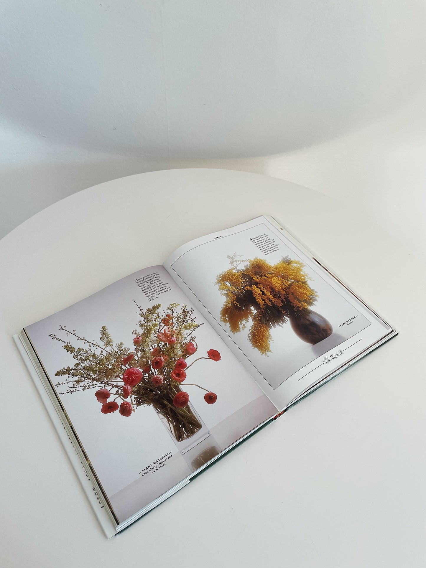 THE BOOK OF FRESH FLOWERS: A COMPLETE GUIDE TO SELECTING & ARRANGING