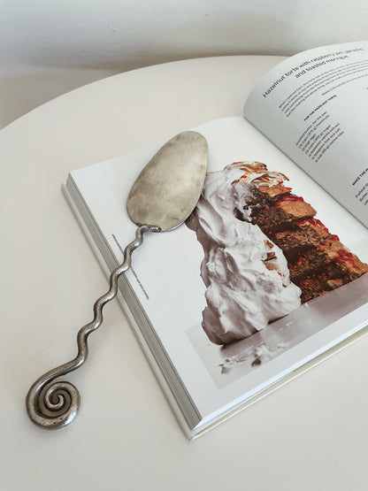SPIRAL HANDLED CAKE SERVER