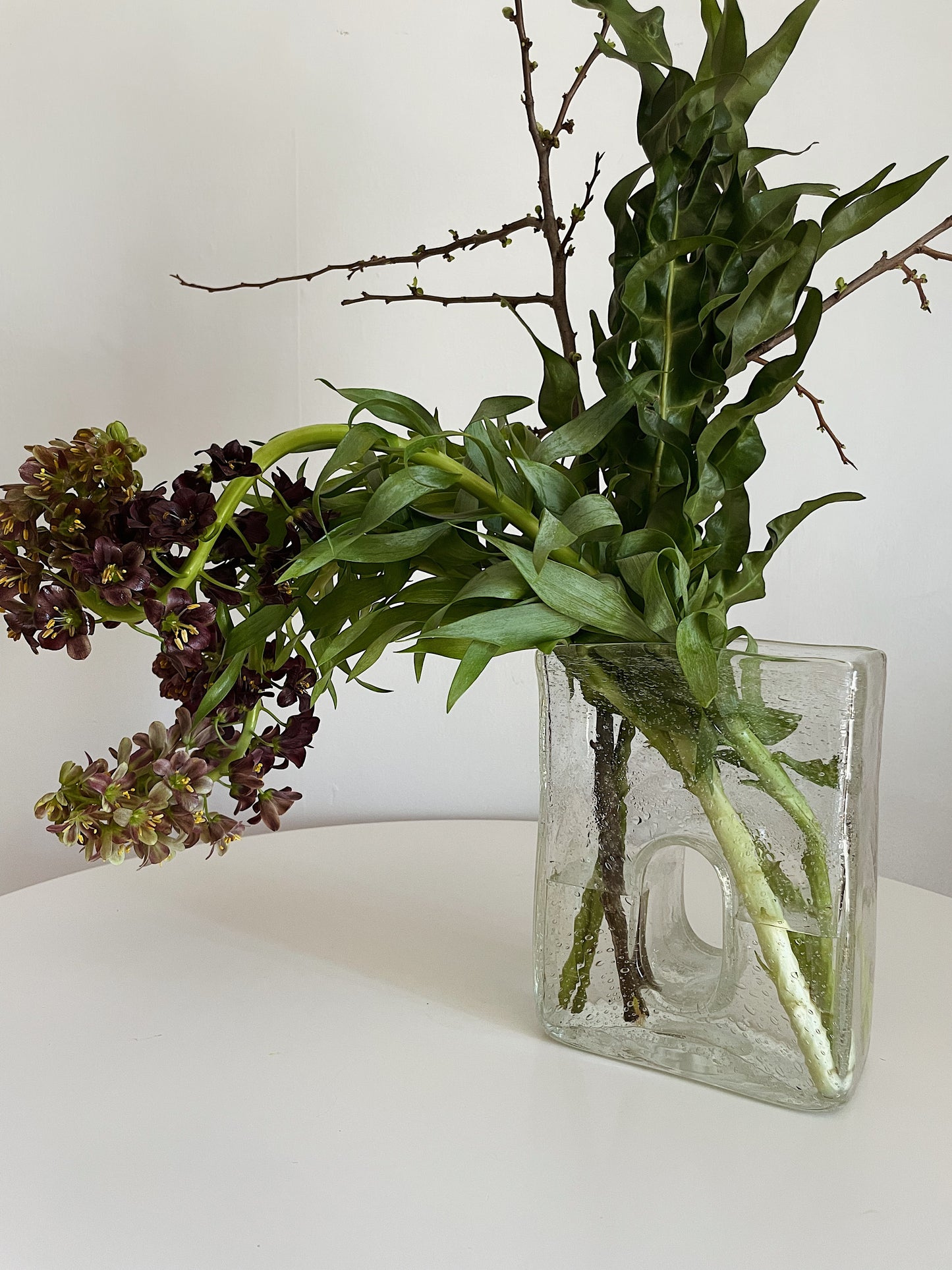 GLASS KEYHOLE VASE