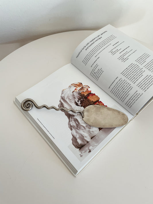 SPIRAL HANDLED CAKE SERVER