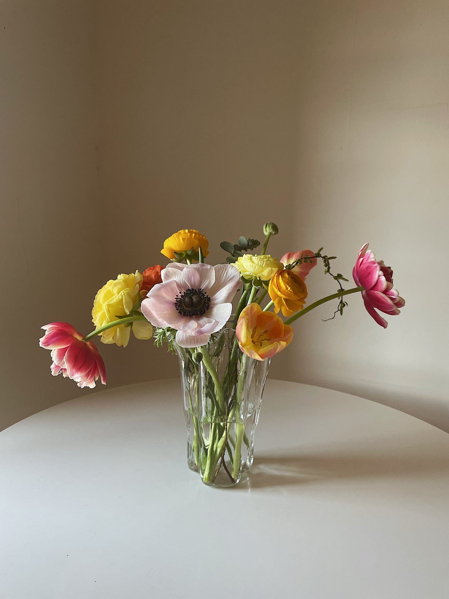 GLASS RUFFLE VASE