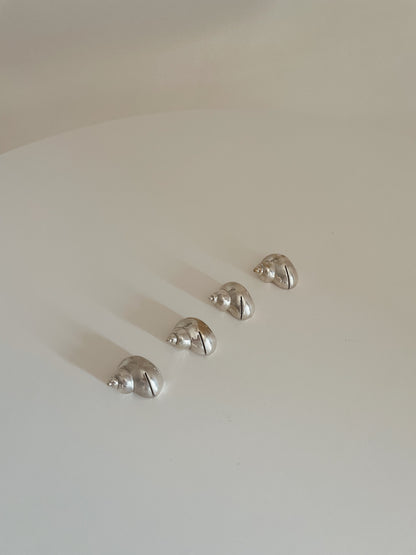 SILVER SHELL PLACE CARD HOLDERS