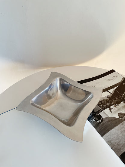 WAVE SHAPED BOWL