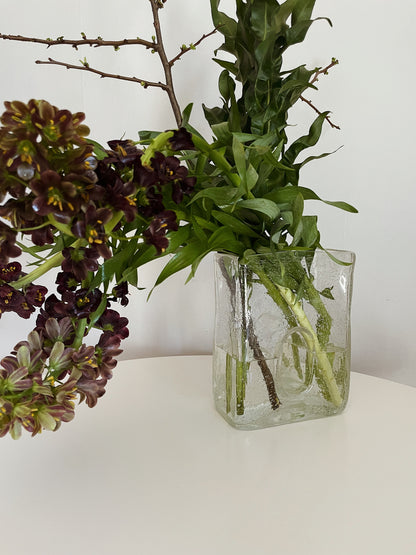 GLASS KEYHOLE VASE