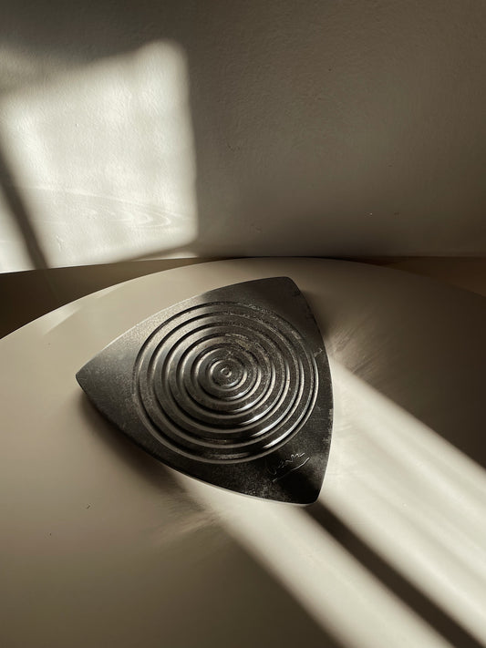 TRIVET BY MICHAEL GRAVES