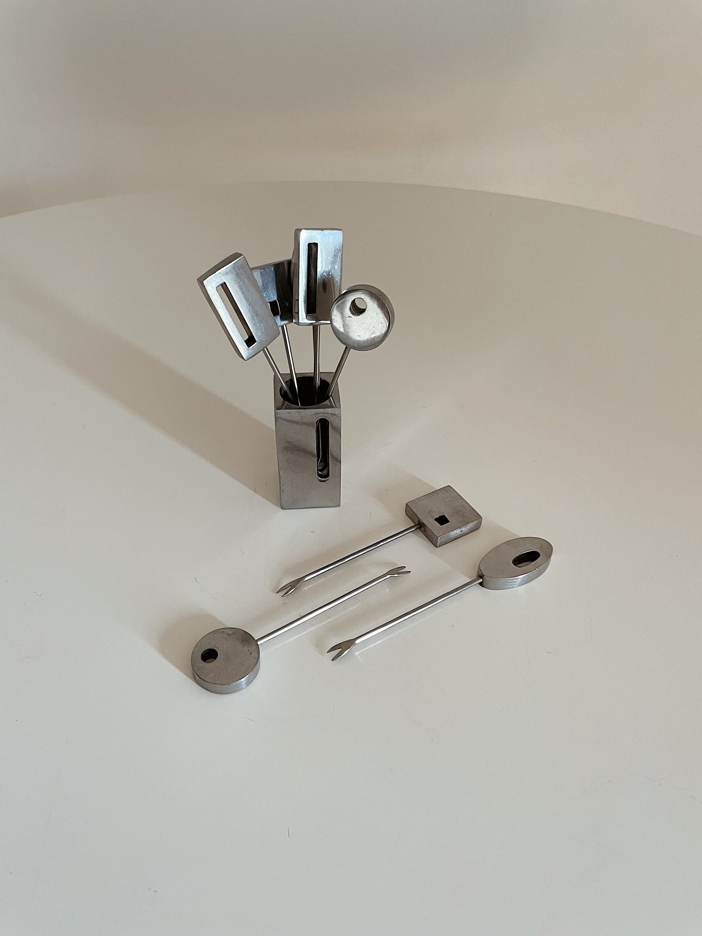 BRUTALIST HORS D'OEUVRE PICKS