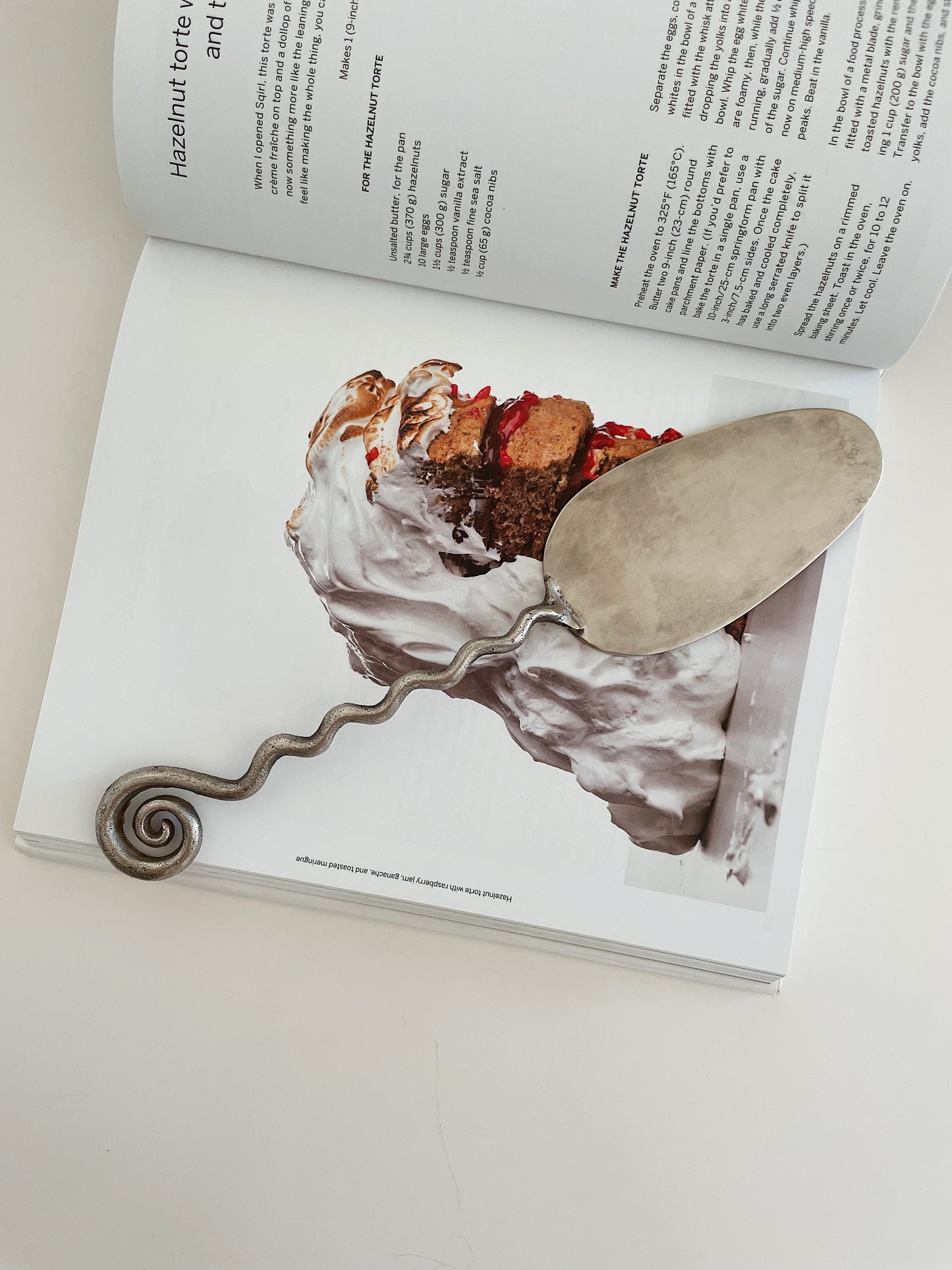 SPIRAL HANDLED CAKE SERVER