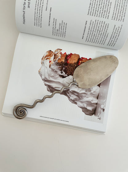 SPIRAL HANDLED CAKE SERVER