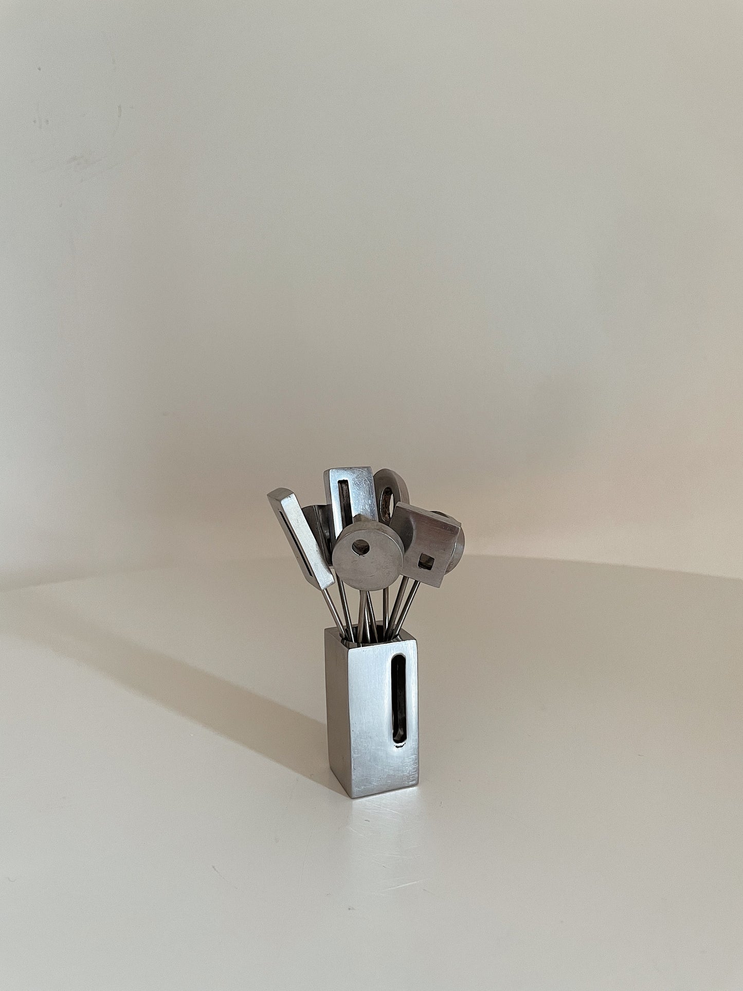 BRUTALIST HORS D'OEUVRE PICKS