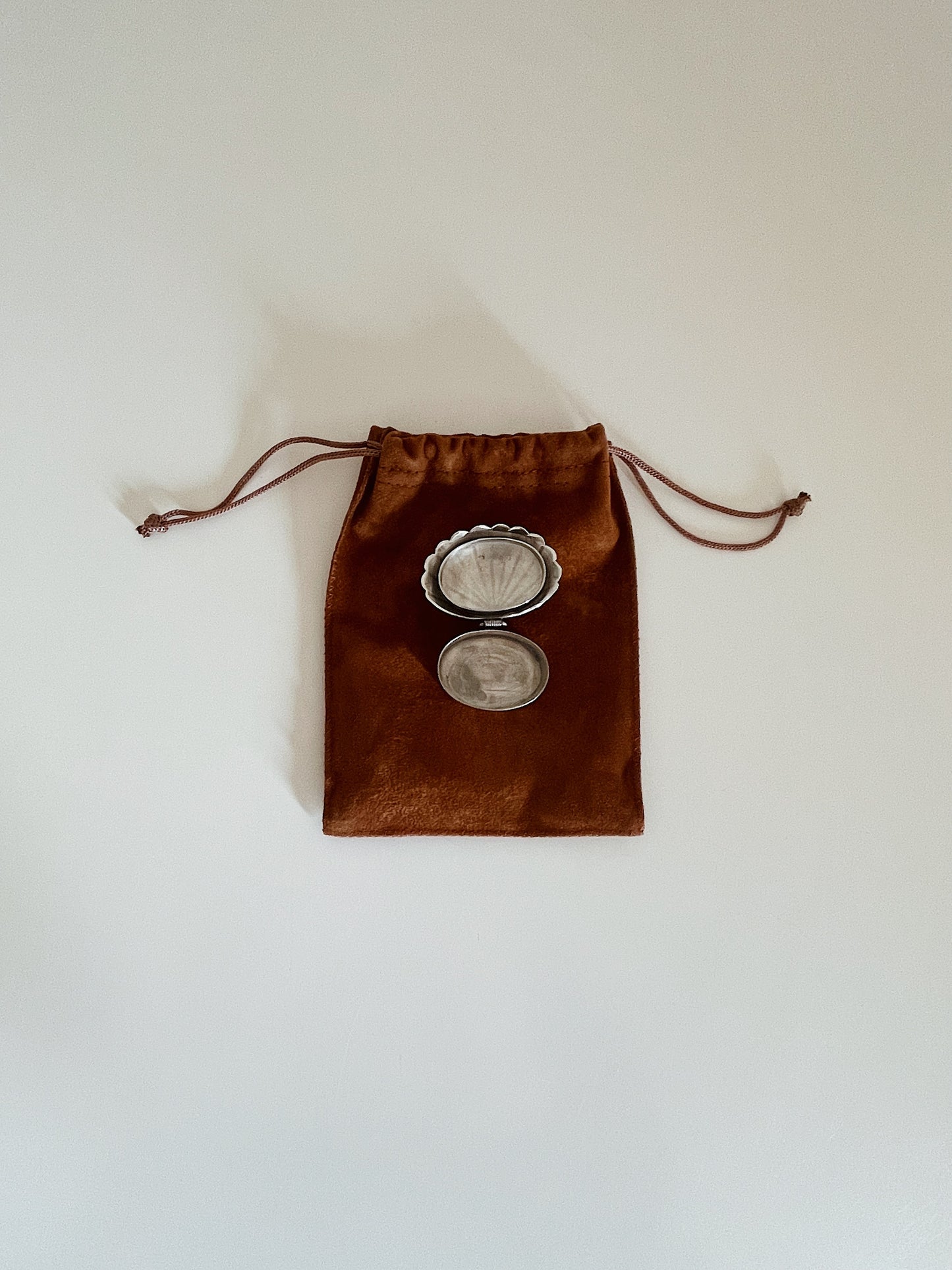 SILVER SHELL PILL BOX