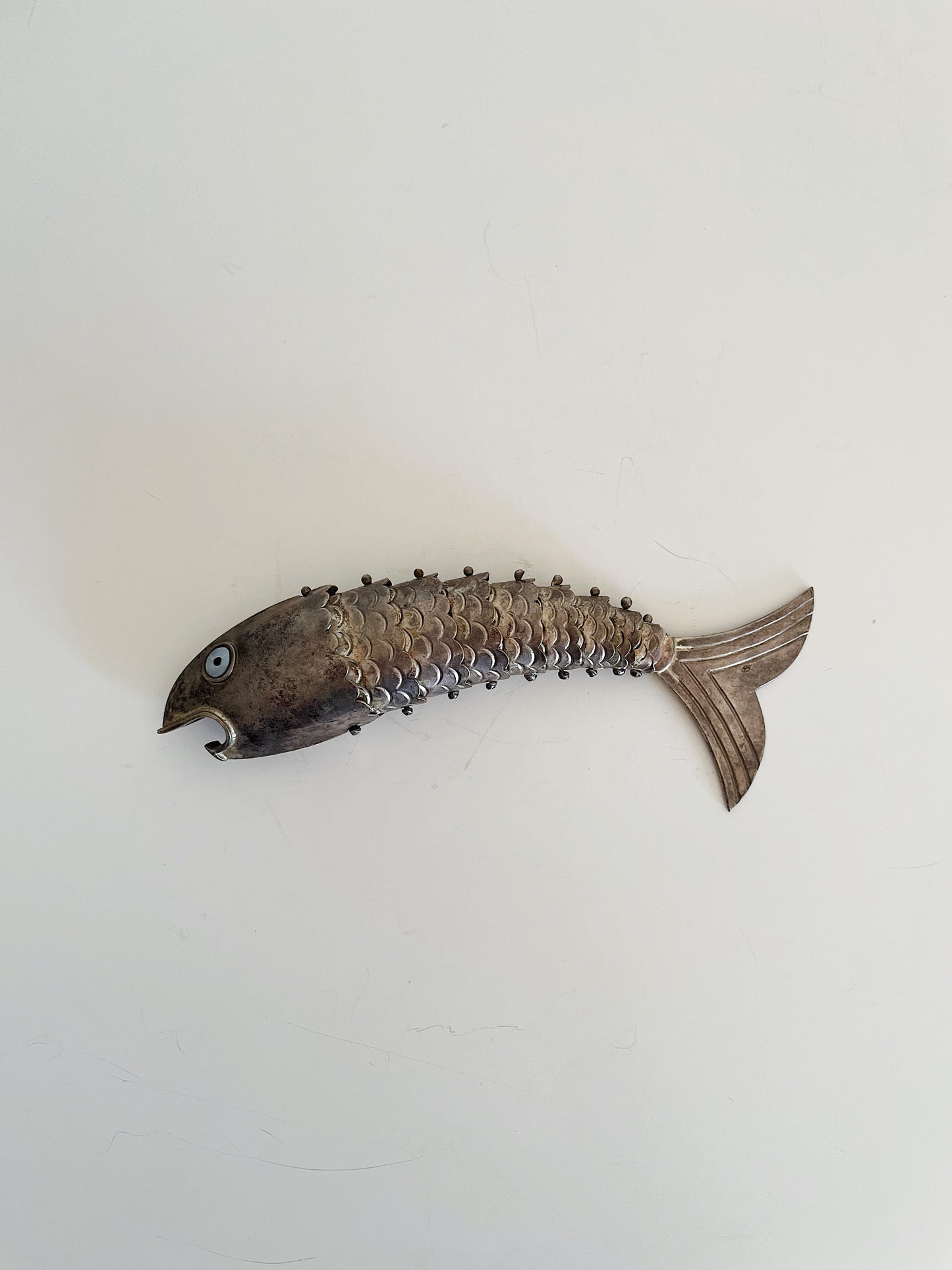 ARTICULATING FISH BOTTLE OPENER