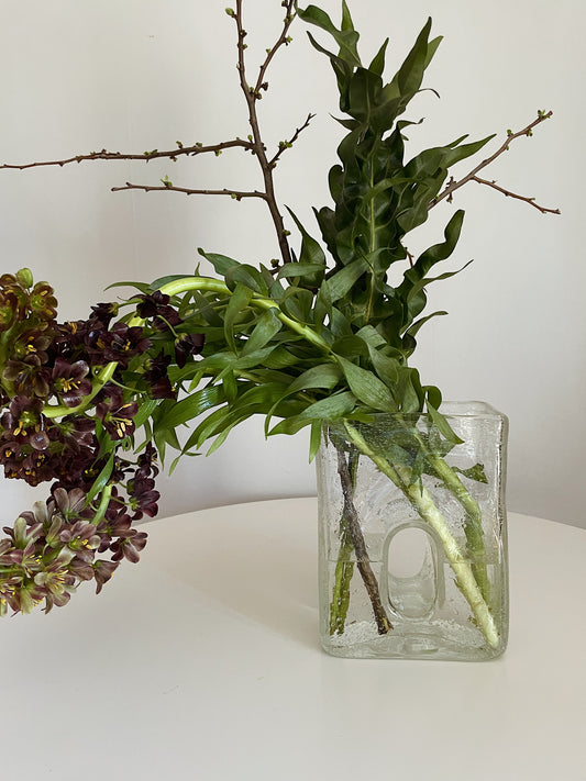 GLASS KEYHOLE VASE