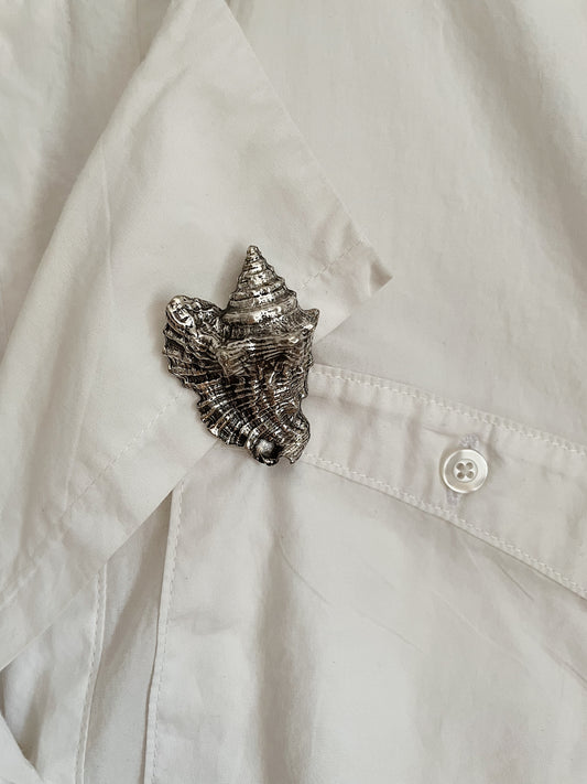 SILVER SHELL BROOCH