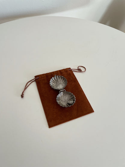 SILVER SHELL PORTABLE ASHTRAY