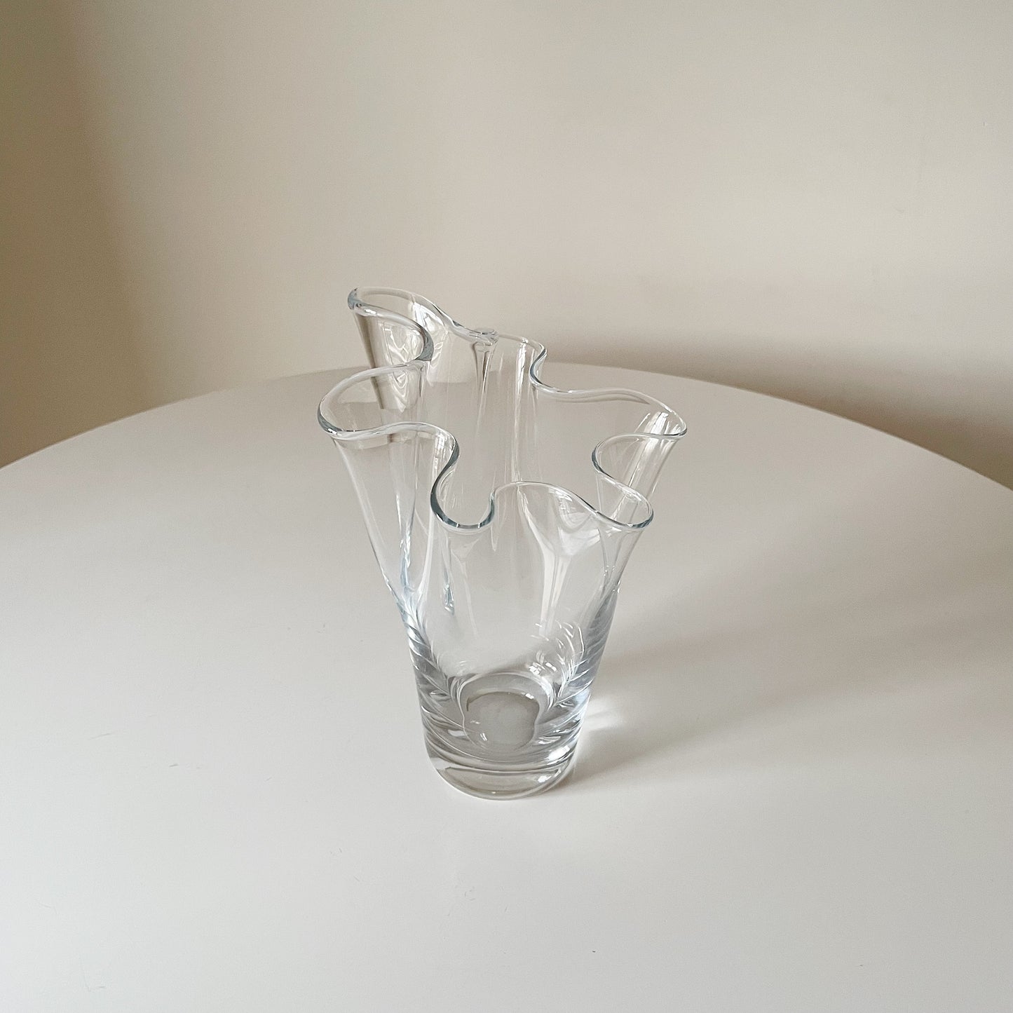 GLASS RUFFLE VASE
