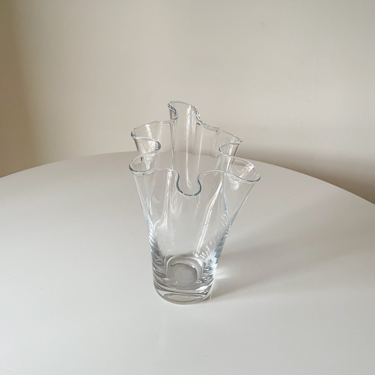 GLASS RUFFLE VASE